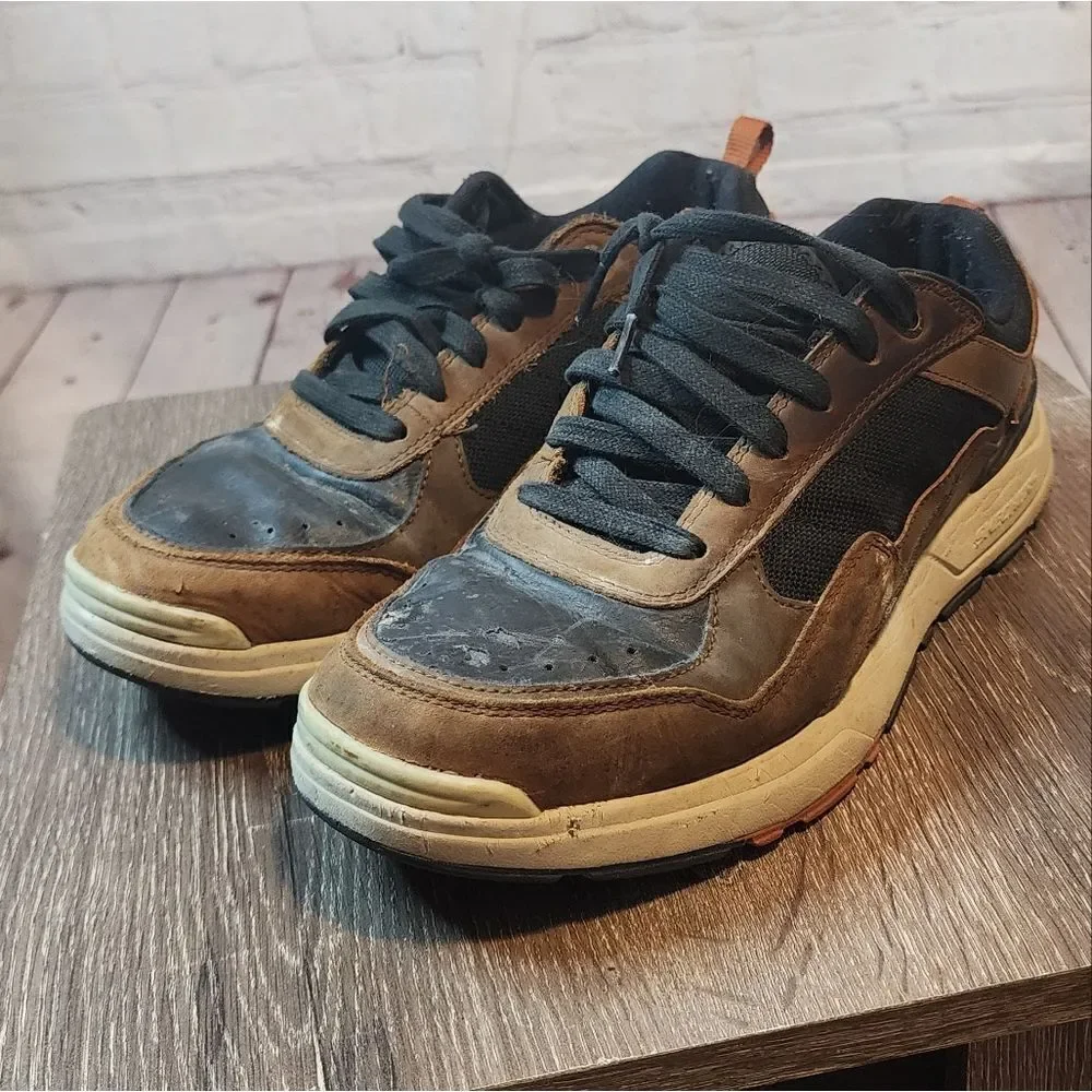 Men's Skechers sneakers, size 10